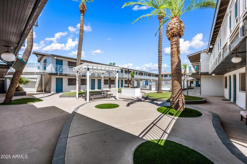 12-3025N32ndS-The Retro-ocupix-v2-9-9