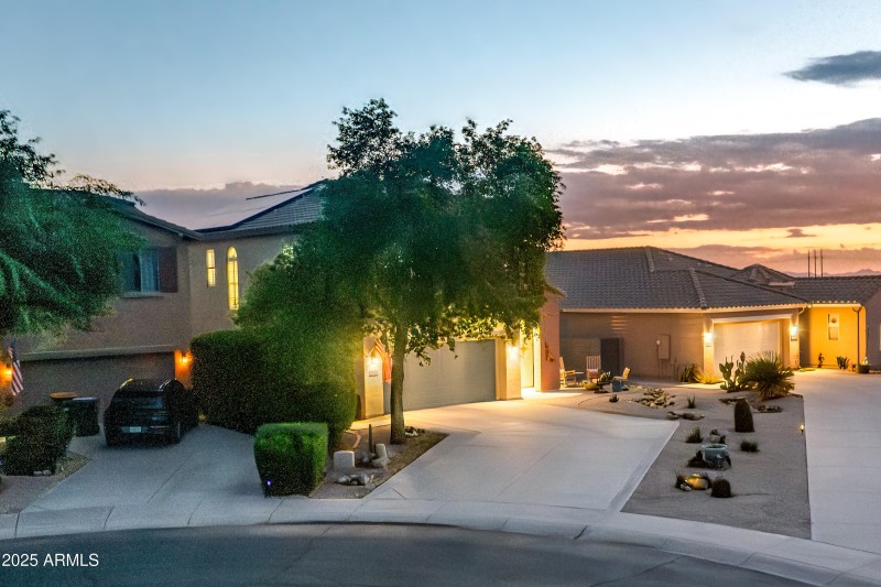 18019-La-Posada-Court-driveway2