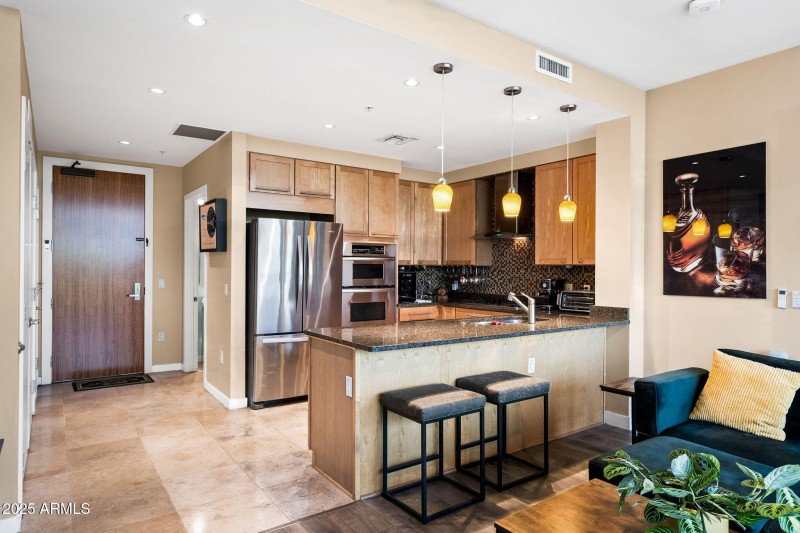 009__208 W Portland St UNIT360