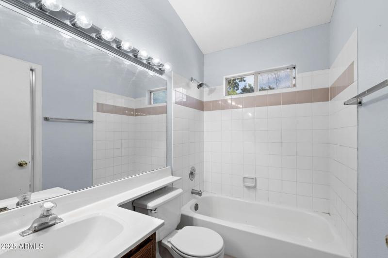 014__2301 E University Dr 244