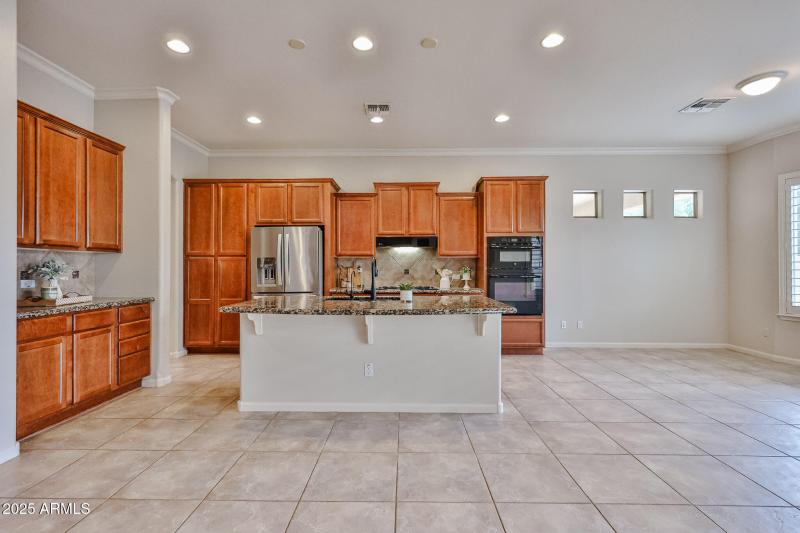 Kitchen & Dining Area