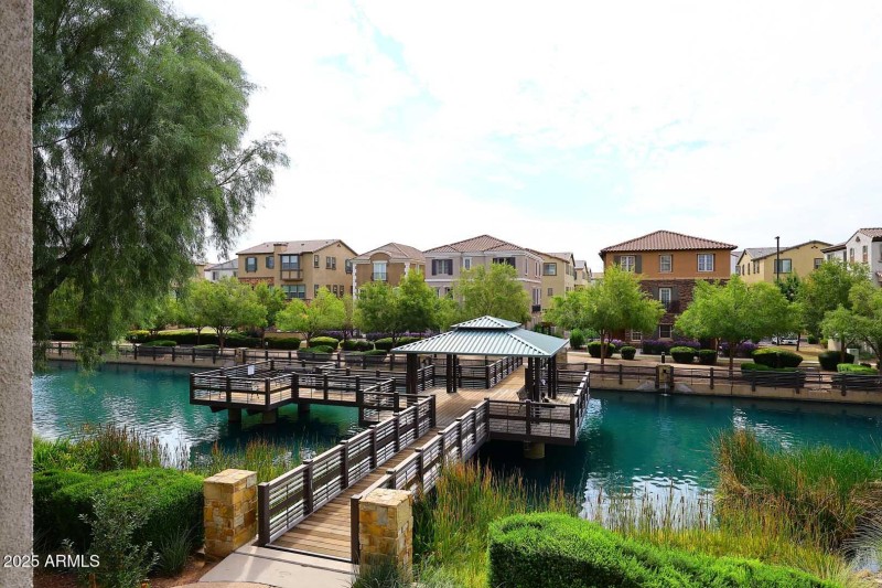 Front Balcony-Lake View