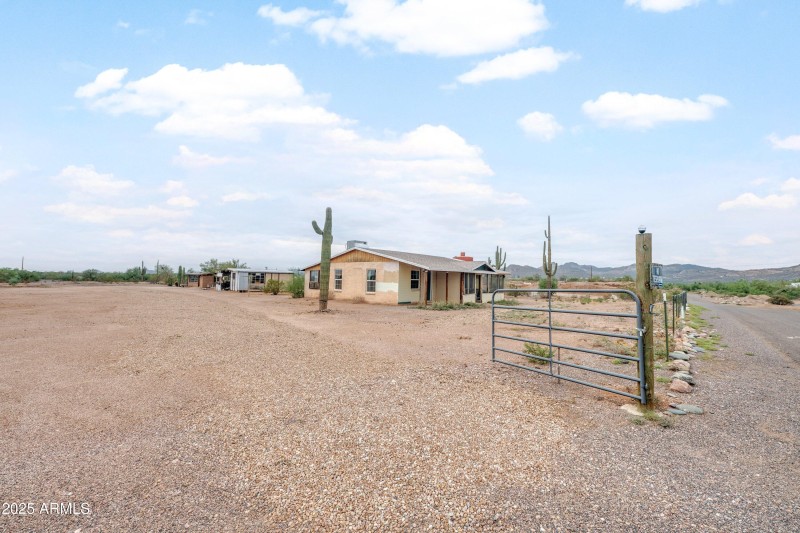 03-1907 E Foothill Street-ground-level-3