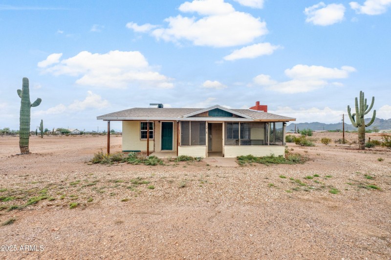 04-1907 E Foothill Street-ground-level-4