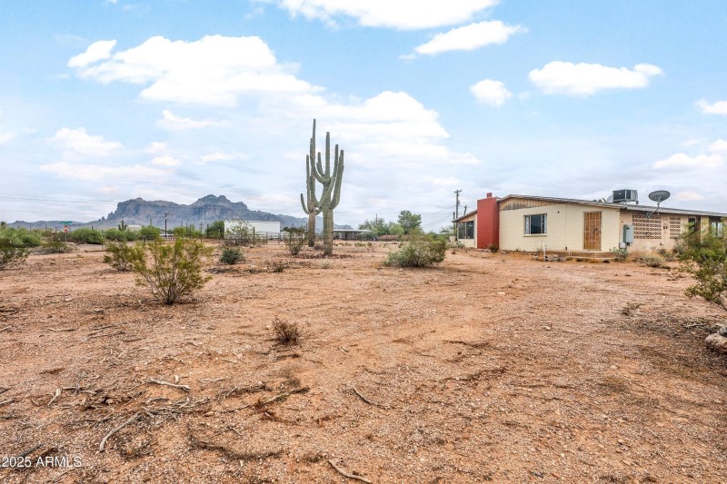 06-1907 E Foothill Street-ground-level-6