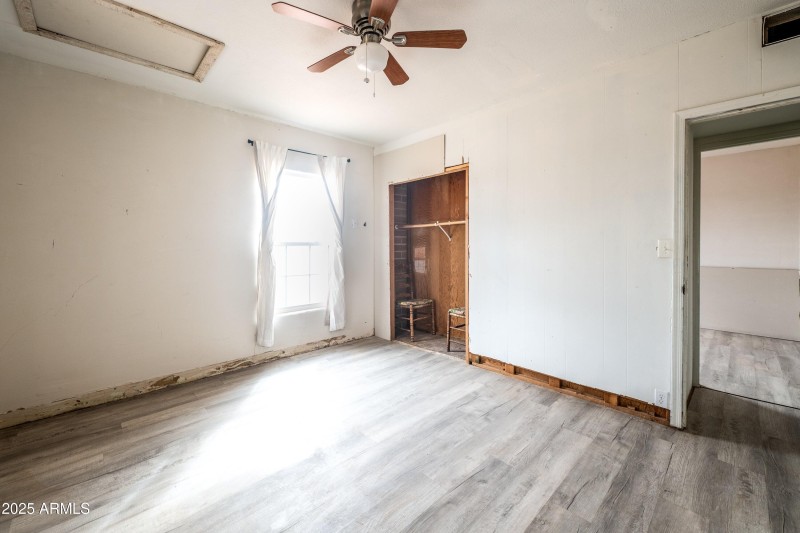 07-1907 E Foothill Street-ground-level-7