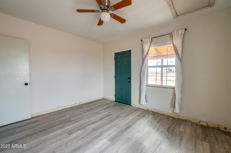 08-1907 E Foothill Street-ground-level-8