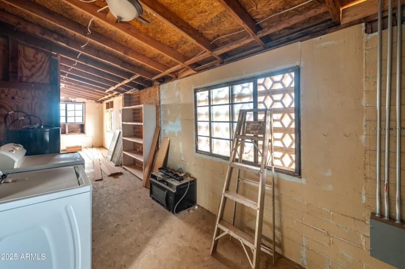 16-1907 E Foothill Street-ground-level-1