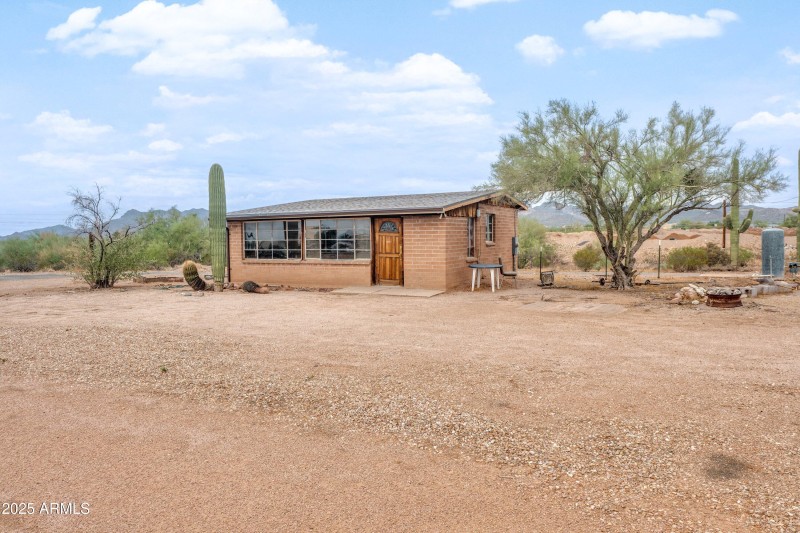 27-1907 E Foothill Street-ground-level-2