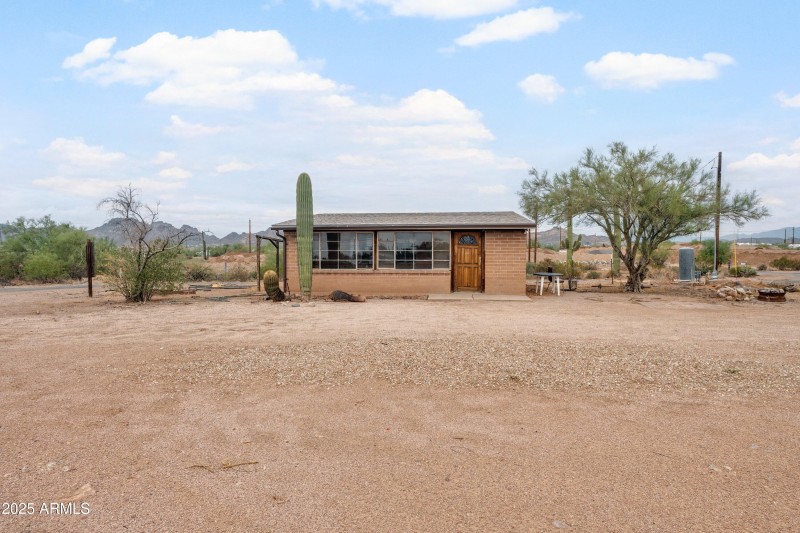 28-1907 E Foothill Street-ground-level-2