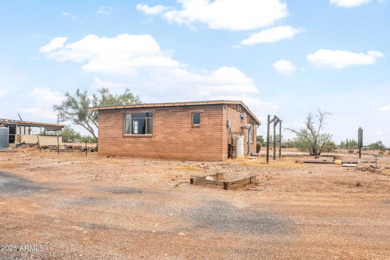 29-1907 E Foothill Street-ground-level-2