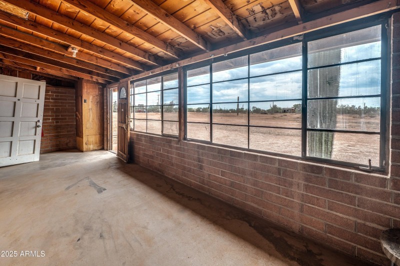 31-1907 E Foothill Street-ground-level-3