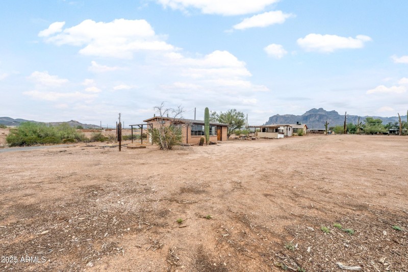 39-1907 E Foothill Street-ground-level-3