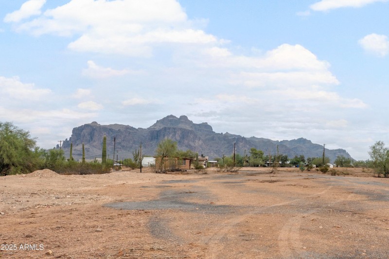 43-1907 E Foothill Street-ground-level-4