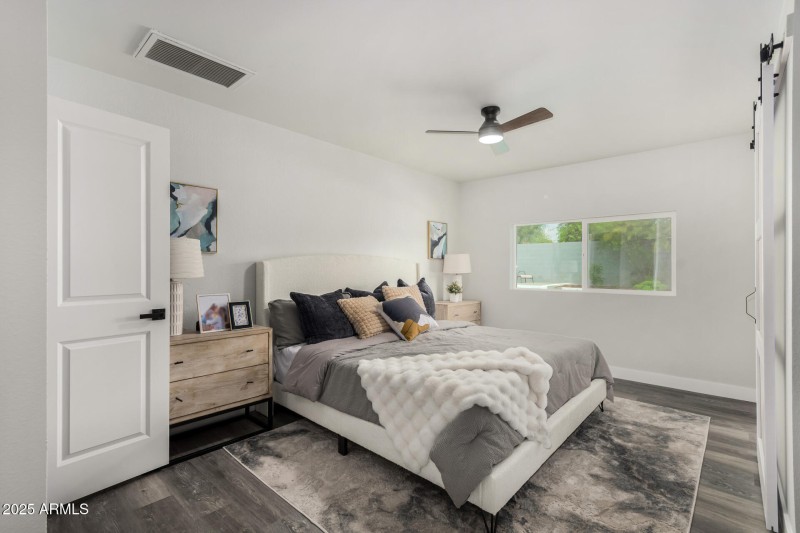 5212 Master Bedroom1