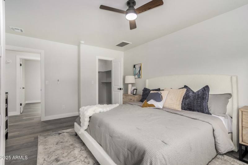 5212 Master Bedroom2