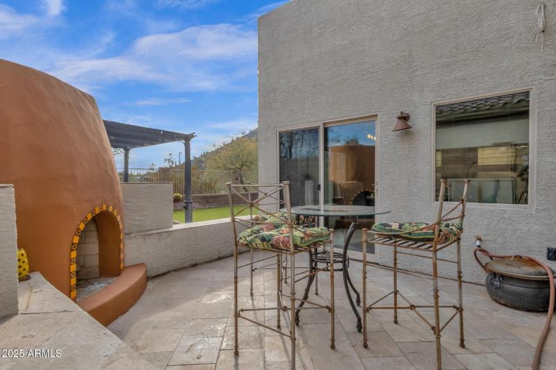 036_outdoorseatingarea