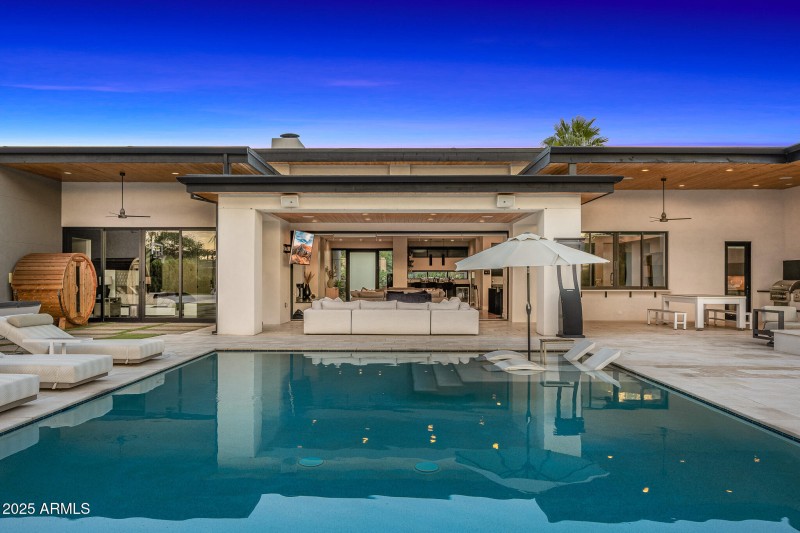 68pool lounge indoor outdoor living_twil