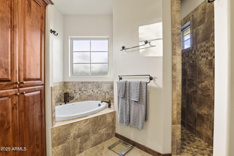 Soaking Tub & Shower