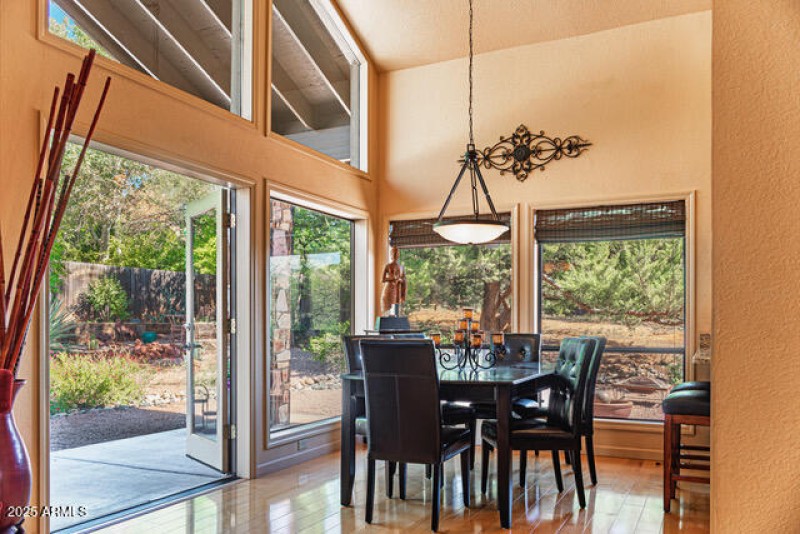 5 FORMAL DINING ROOM