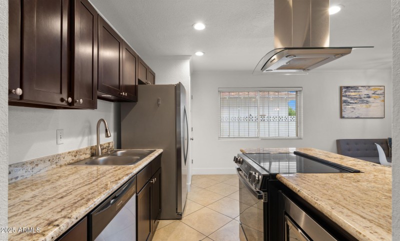 21-web-or-mls-Kitchen Space9