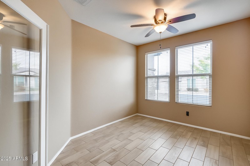 17957 W Fairview - Den