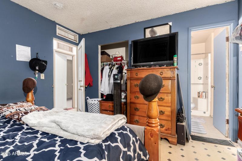 5001 S 19th Drive_13