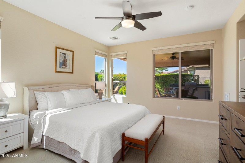 SPACIOUS ROOM WITH ALOT OF LIGHT