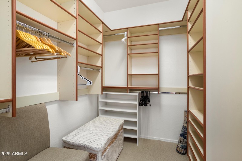 STUNNING CLOSET ORGANIZING