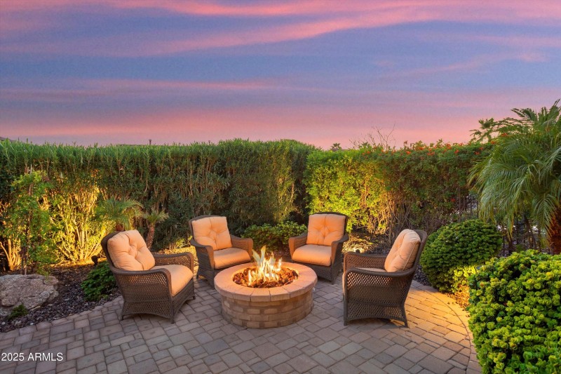ENJOY GAS FIREPIT ON CHILLY EVENINGS