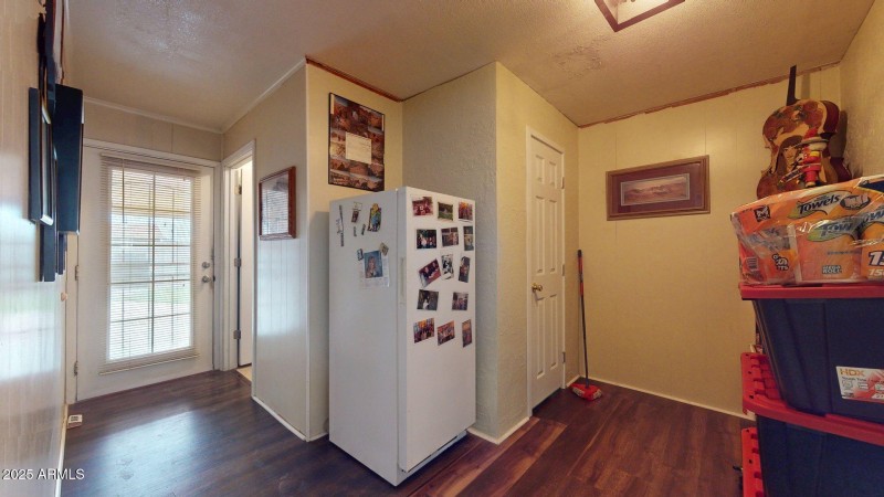 1421-W-Sixth-Pl-10112025_204045