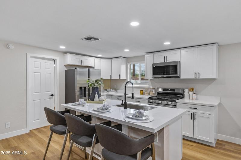 1638 W Bedford St-10