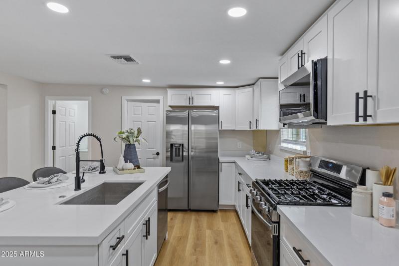 1638 W Bedford St-11