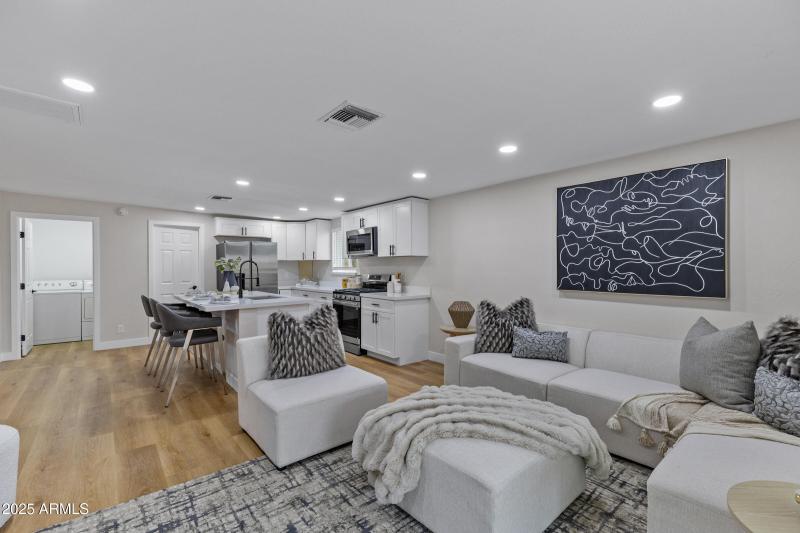 1638 W Bedford St-14