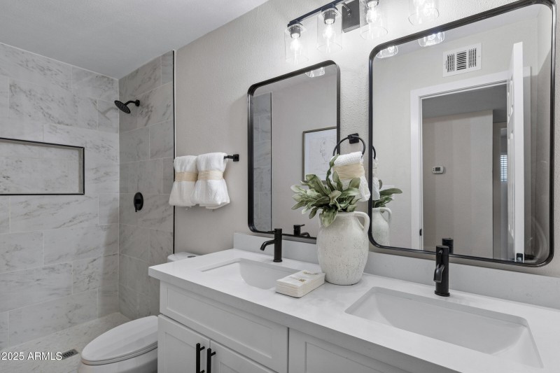 1638 W Bedford St-19