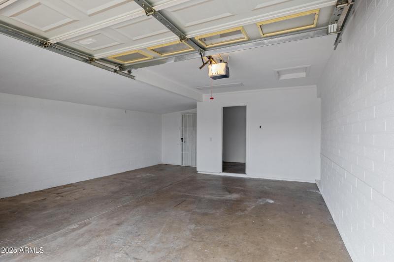 1638 W Bedford St-25