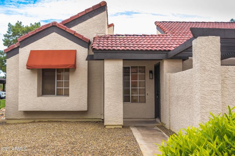 Front of house 2 (1 of 3)