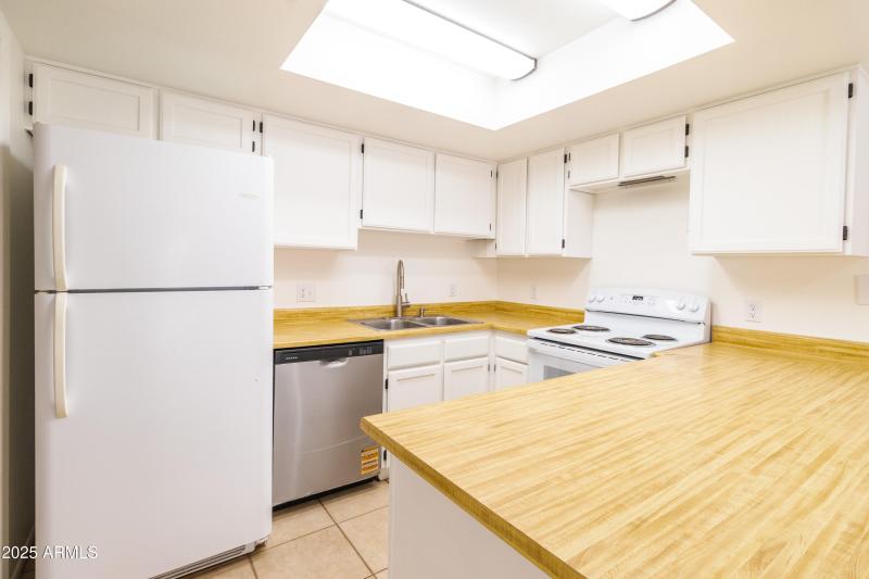 kitchen 2 (1 of 1)-real estate-2