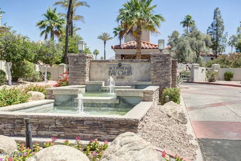 Gated Scottsdale Bay Club Entrance