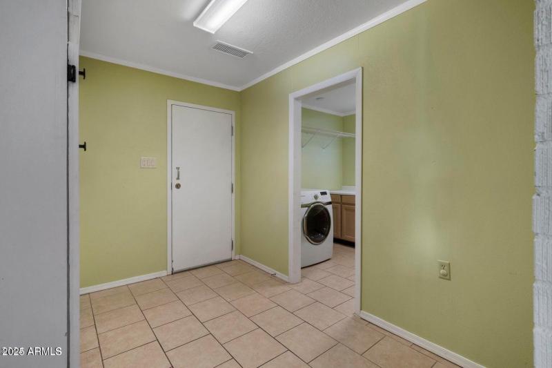 Side Entry Pantry Area