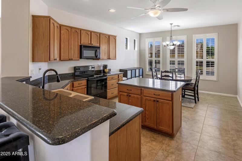 Kitchen with Freestanding Island