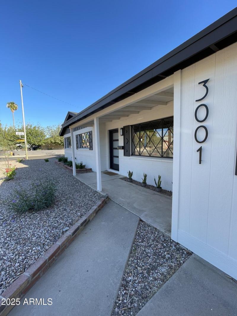 3001 W. Aster Front Porch