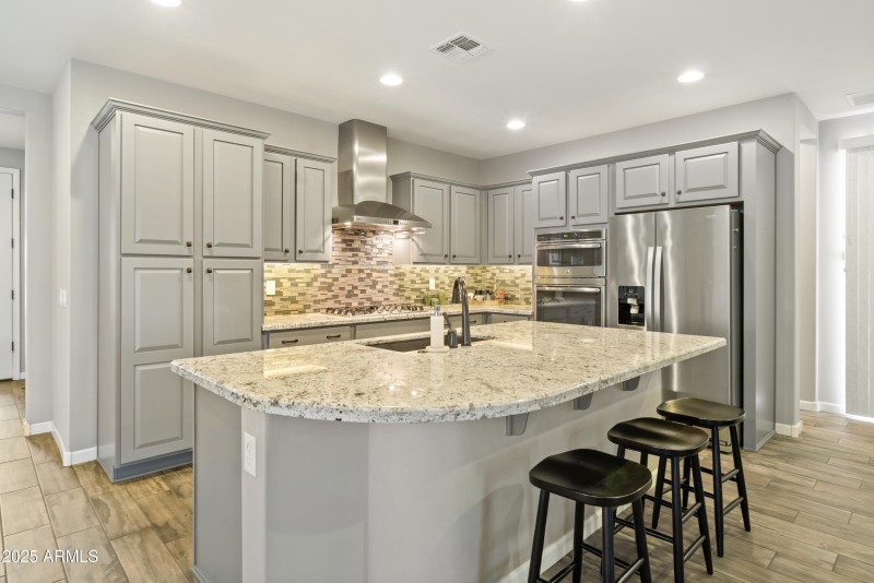 3921 Gold Ridge Rd00019