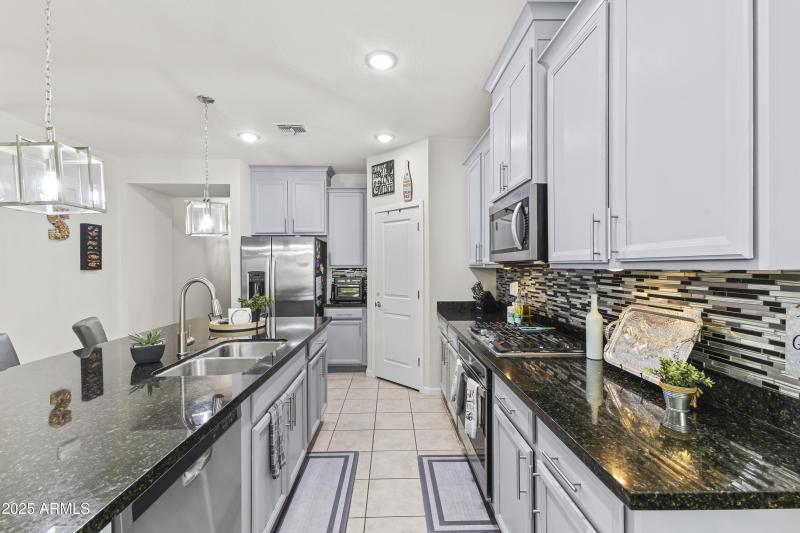 4098 w Coneflower Lane