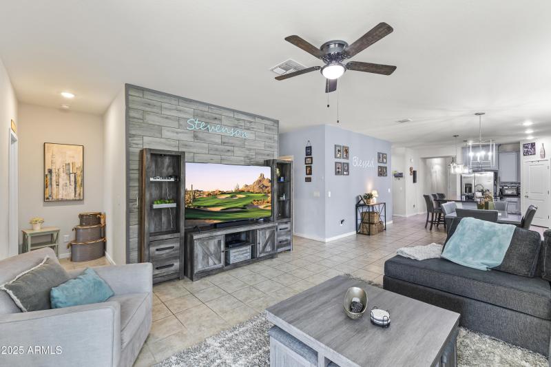 4098 w Coneflower Lane