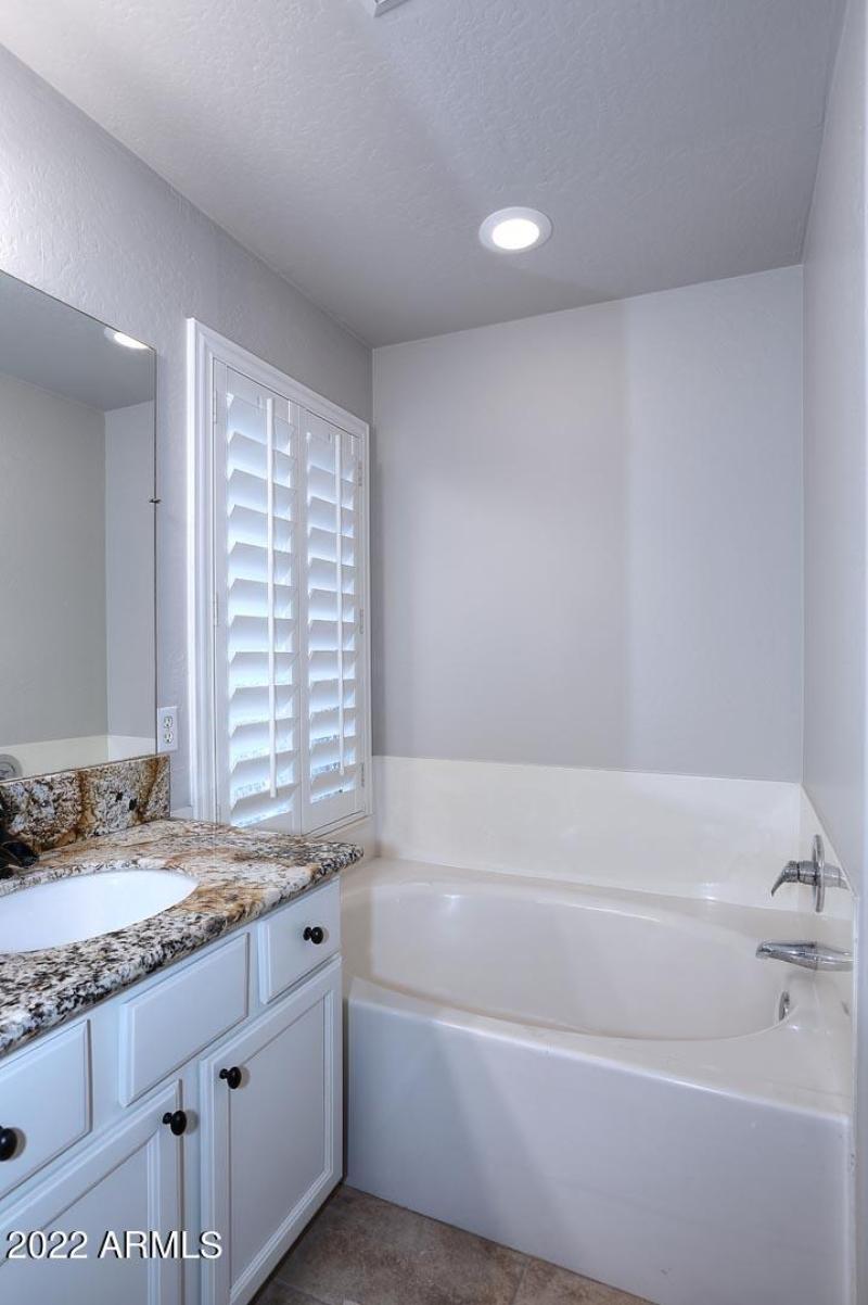 Night-Master Bath-Garden Tub