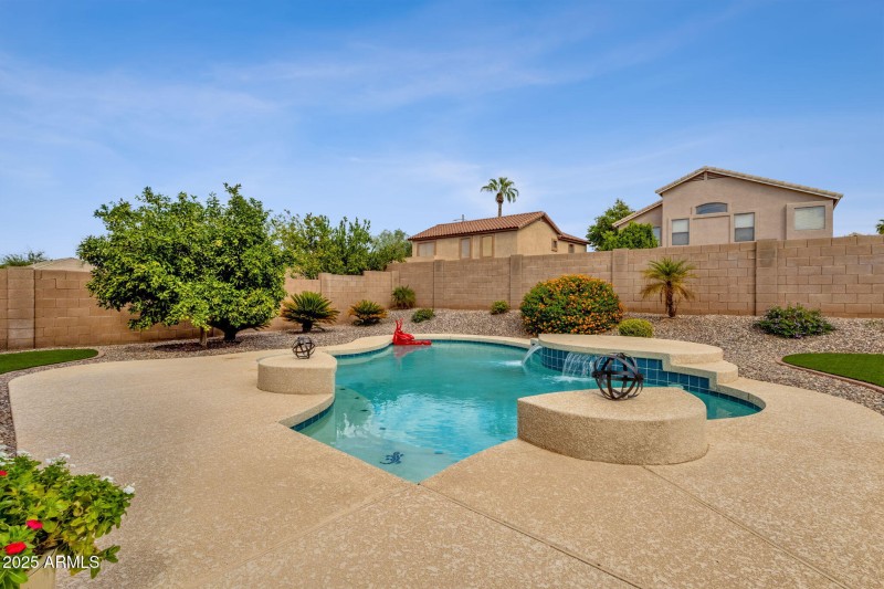 Meticulously maintained private oasis