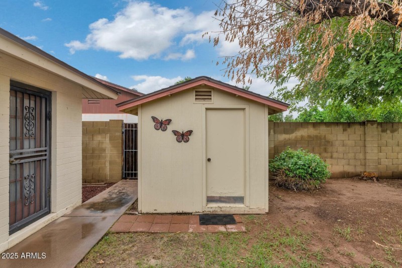 3942 W Barbara Ave-large-027-004-TOD9678