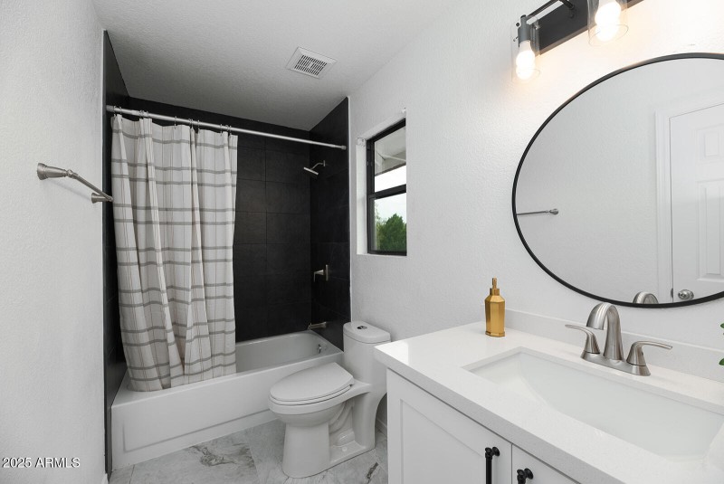 Upstairs Jack & Jill Bath