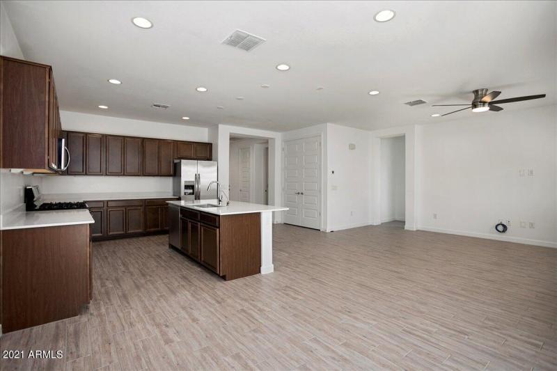 10-24973 North 172nd Drive 10